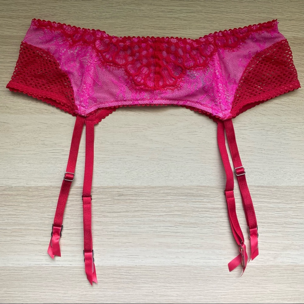 Victoria’s Secret Pink and Red Lace Garter Belt sz. XS/S